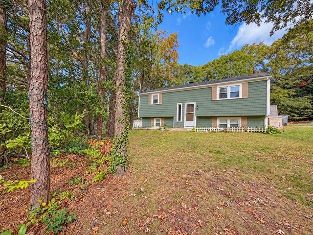 64 Hillside Dr, Plymouth, MA 02360