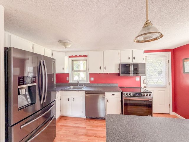 64 Hillside Dr, Plymouth, MA 02360