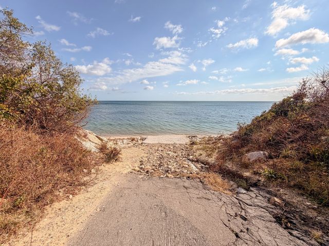 64 Hillside Dr, Plymouth, MA 02360