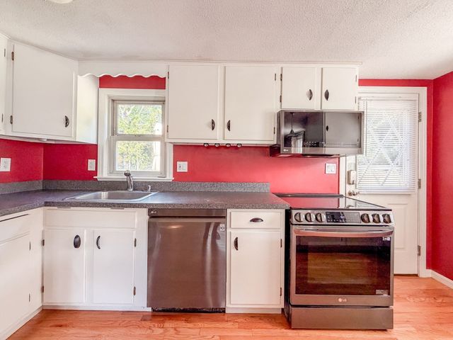 64 Hillside Dr, Plymouth, MA 02360