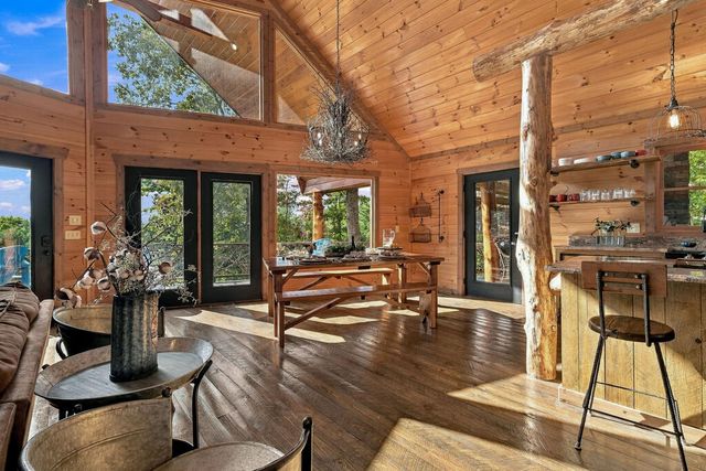 560 Endless View Road, Mineral Bluff, GA 30559