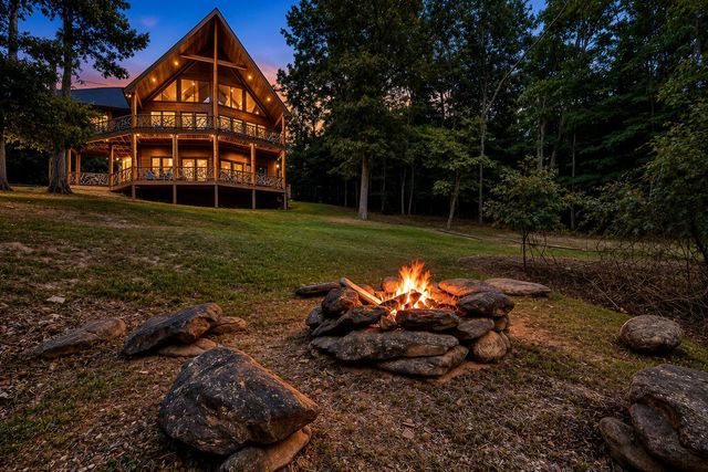 560 Endless View Road, Mineral Bluff, GA 30559
