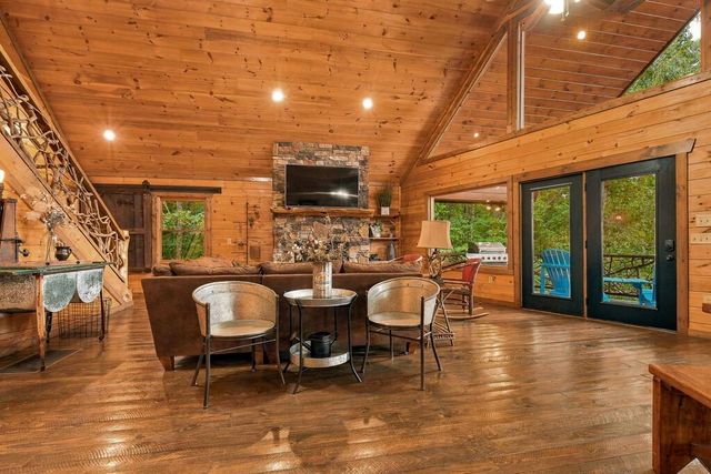 560 Endless View Road, Mineral Bluff, GA 30559