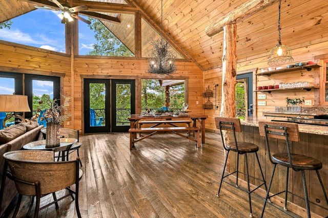 560 Endless View Road, Mineral Bluff, GA 30559