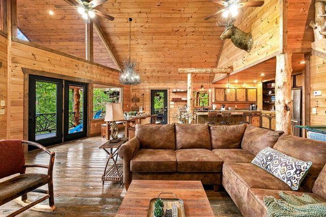 560 Endless View Road, Mineral Bluff, GA 30559