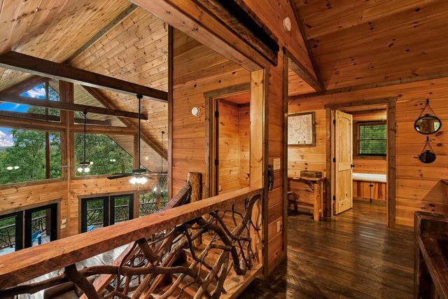 560 Endless View Road, Mineral Bluff, GA 30559