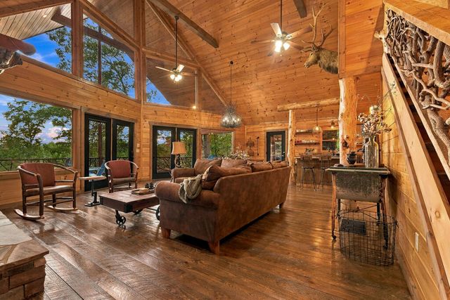 560 Endless View Road, Mineral Bluff, GA 30559