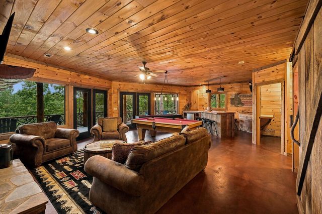 560 Endless View Road, Mineral Bluff, GA 30559