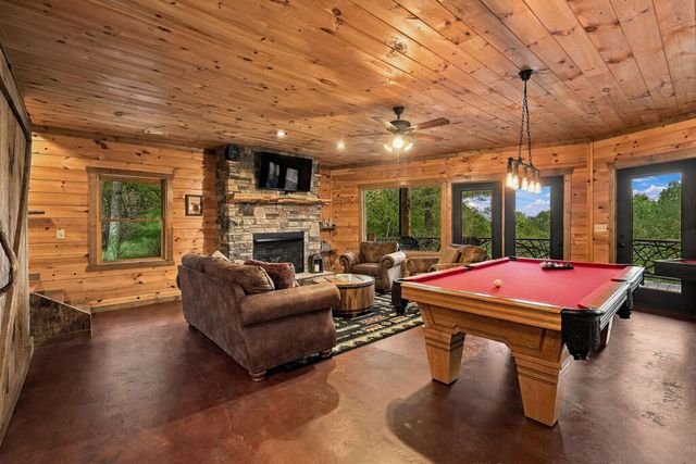 560 Endless View Road, Mineral Bluff, GA 30559