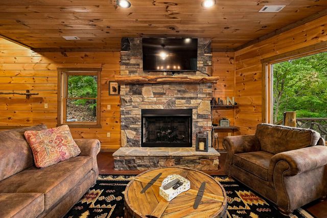560 Endless View Road, Mineral Bluff, GA 30559
