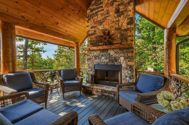 560 Endless View Road, Mineral Bluff, GA 30559