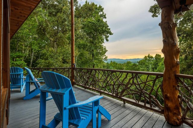560 Endless View Road, Mineral Bluff, GA 30559