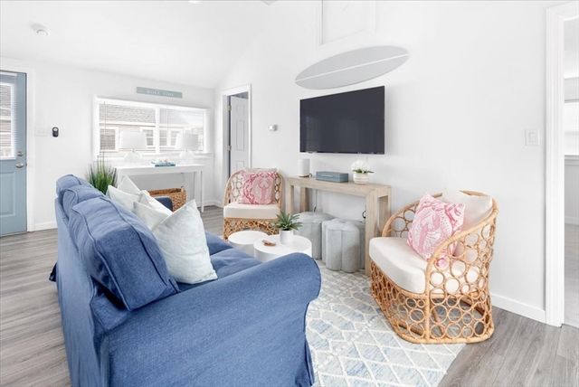 30 Roosevelt Rd 1, Marshfield, MA 02050