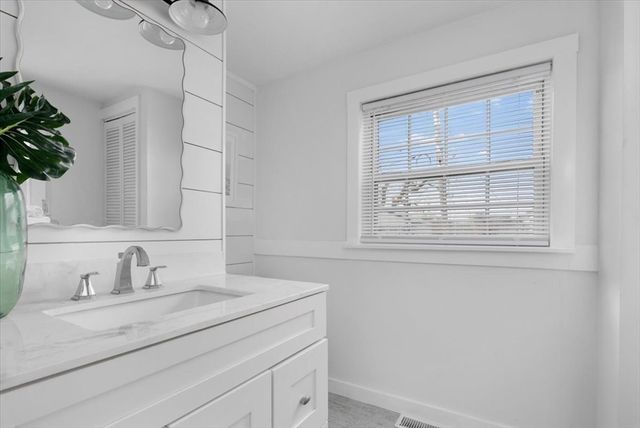 30 Roosevelt Rd 1, Marshfield, MA 02050