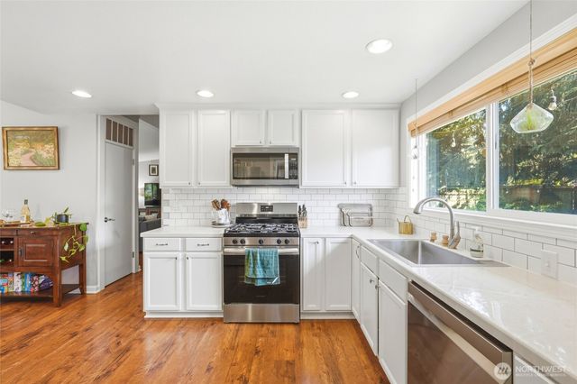 5208 191st Street SW, Lynnwood, WA 98036