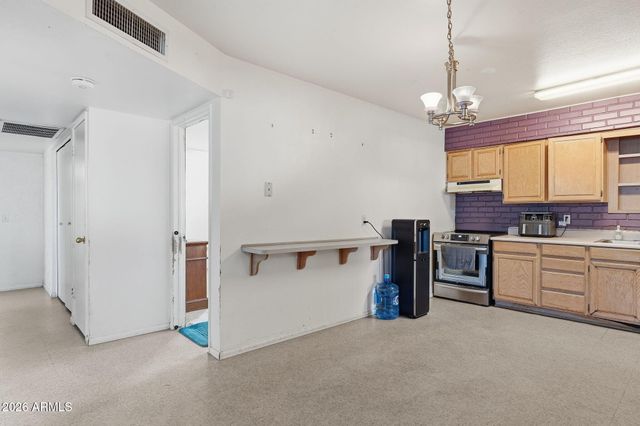 204 E HAMPTON Avenue, Mesa, AZ 85210