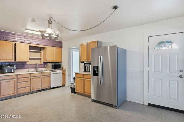 204 E HAMPTON Avenue, Mesa, AZ 85210
