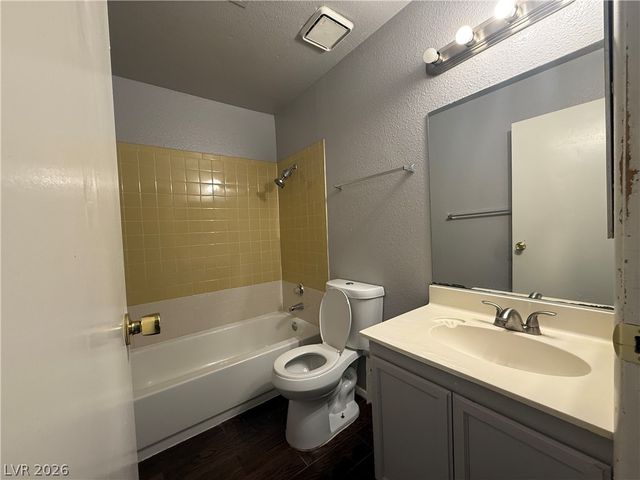 2853 Wheelwright Drive B, Las Vegas, NV 89121