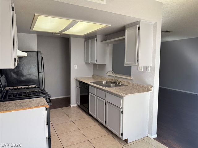 2853 Wheelwright Drive B, Las Vegas, NV 89121