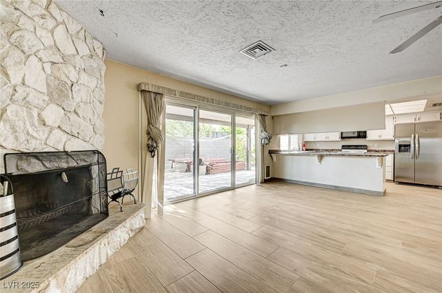 2475 Swan Lane, Las Vegas, NV 89121