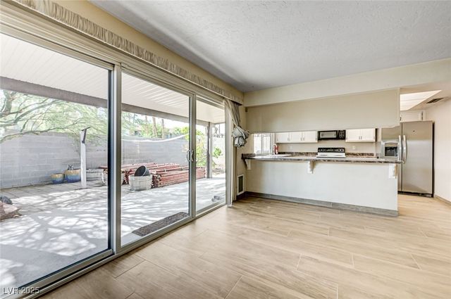 2475 Swan Lane, Las Vegas, NV 89121