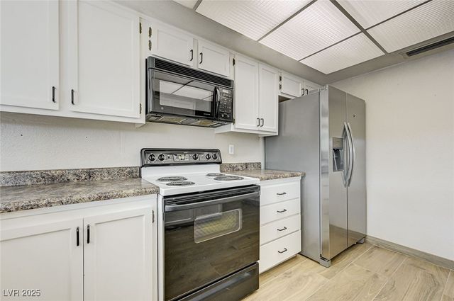 2475 Swan Lane, Las Vegas, NV 89121