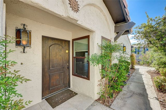 2475 Swan Lane, Las Vegas, NV 89121