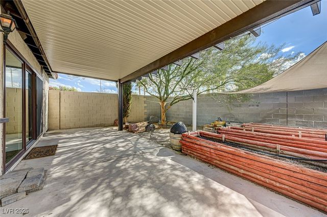 2475 Swan Lane, Las Vegas, NV 89121