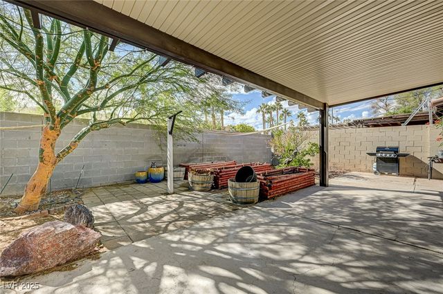 2475 Swan Lane, Las Vegas, NV 89121