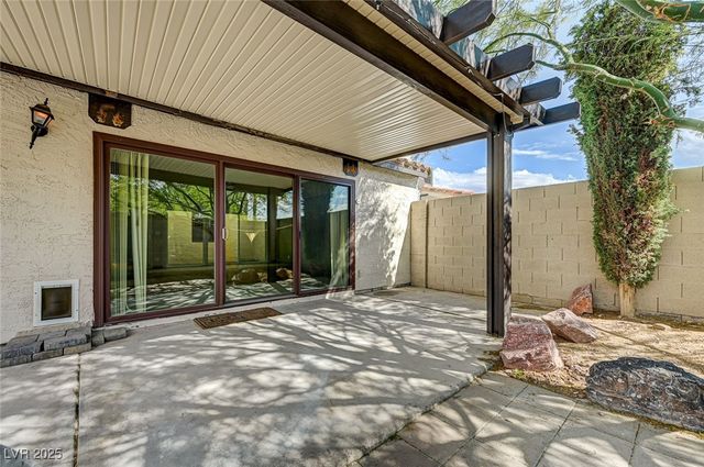 2475 Swan Lane, Las Vegas, NV 89121