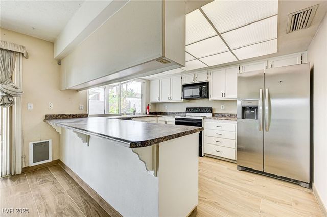 2475 Swan Lane, Las Vegas, NV 89121