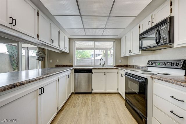 2475 Swan Lane, Las Vegas, NV 89121