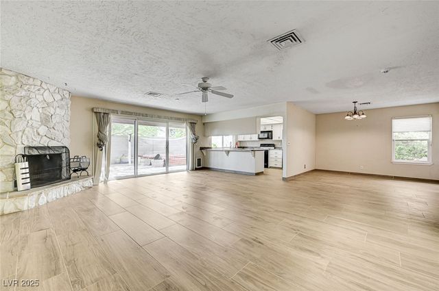 2475 Swan Lane, Las Vegas, NV 89121