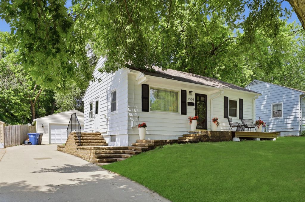 1504 61st Street, Des Moines, IA 50311