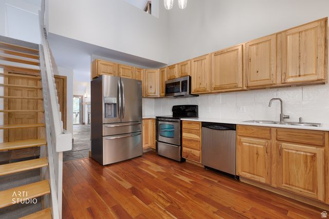 7660 S AVONDALE DR, Cottonwood Heights, UT 84121