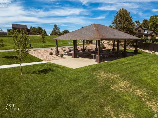 7660 S AVONDALE DR, Cottonwood Heights, UT 84121