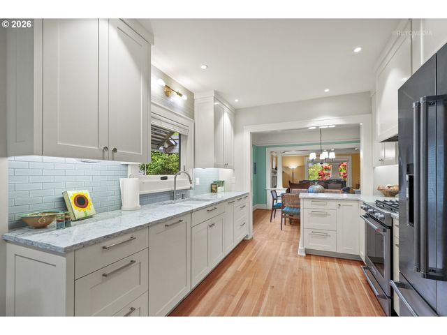 3926 Se ANKENY St, Portland, OR 97214