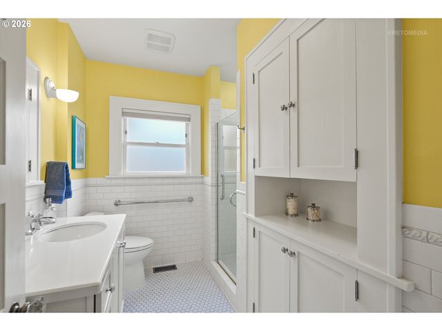 3926 Se ANKENY St, Portland, OR 97214