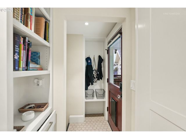 3926 Se ANKENY St, Portland, OR 97214