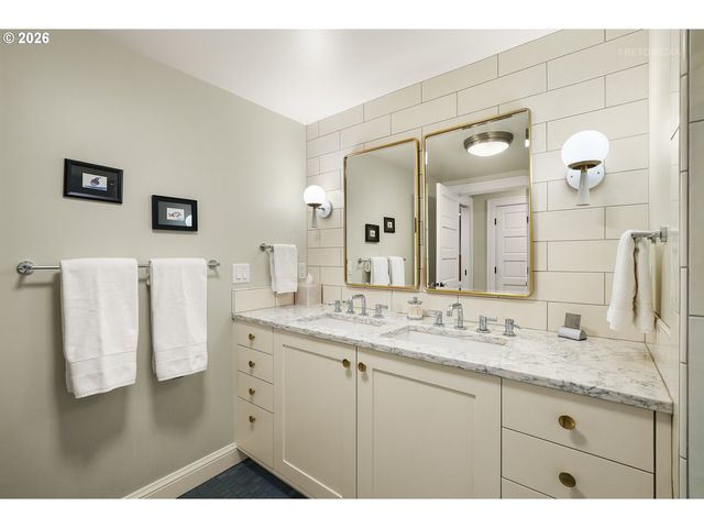 3926 Se ANKENY St, Portland, OR 97214