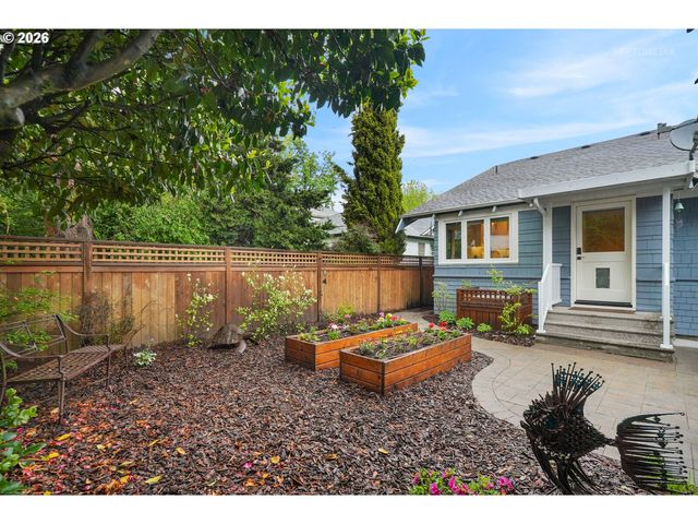 3926 Se ANKENY St, Portland, OR 97214