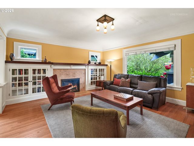 3926 Se ANKENY St, Portland, OR 97214