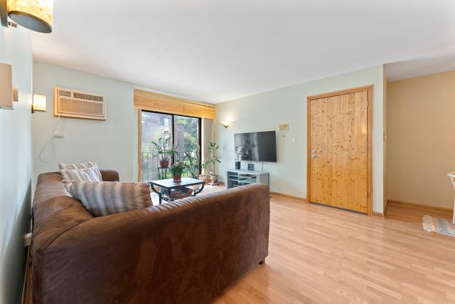 192 Dunteman Drive 202, Glendale Heights, IL 60139