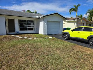 11440 NW 46th Pl, Sunrise, FL 33323
