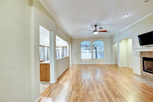 1960 Greentree Drive, Huntsville, TX 77340