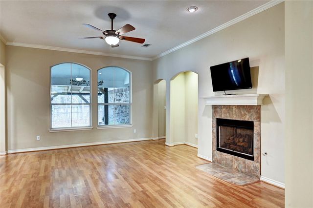 1960 Greentree Drive, Huntsville, TX 77340