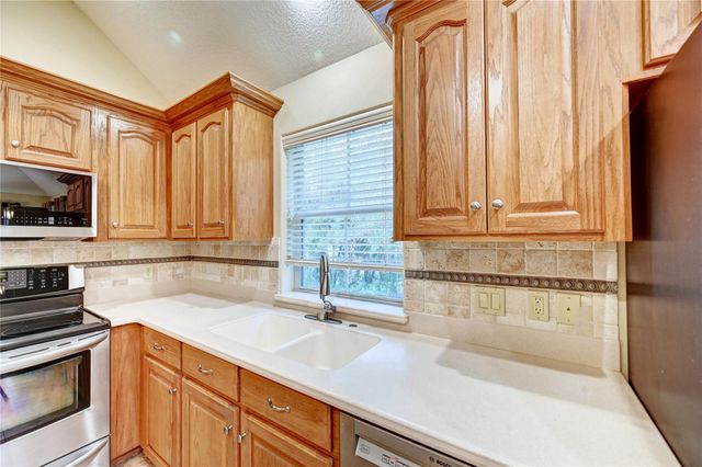 1960 Greentree Drive, Huntsville, TX 77340