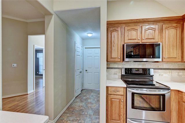 1960 Greentree Drive, Huntsville, TX 77340