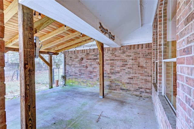 1960 Greentree Drive, Huntsville, TX 77340