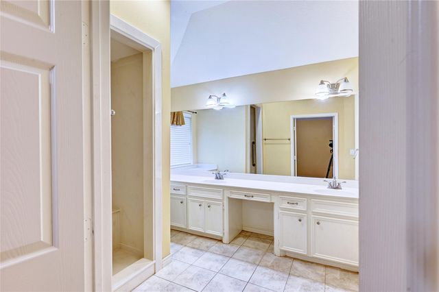 1960 Greentree Drive, Huntsville, TX 77340